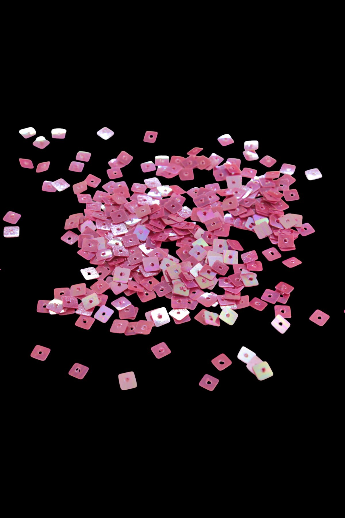 1_org_zoom-388.jpg Kırmızı Janjan 6x6 mm Kare Delikli Pul Payet 25 Gr (Tülbent, Oya, Havlu Malzemesi) - Görsel 1